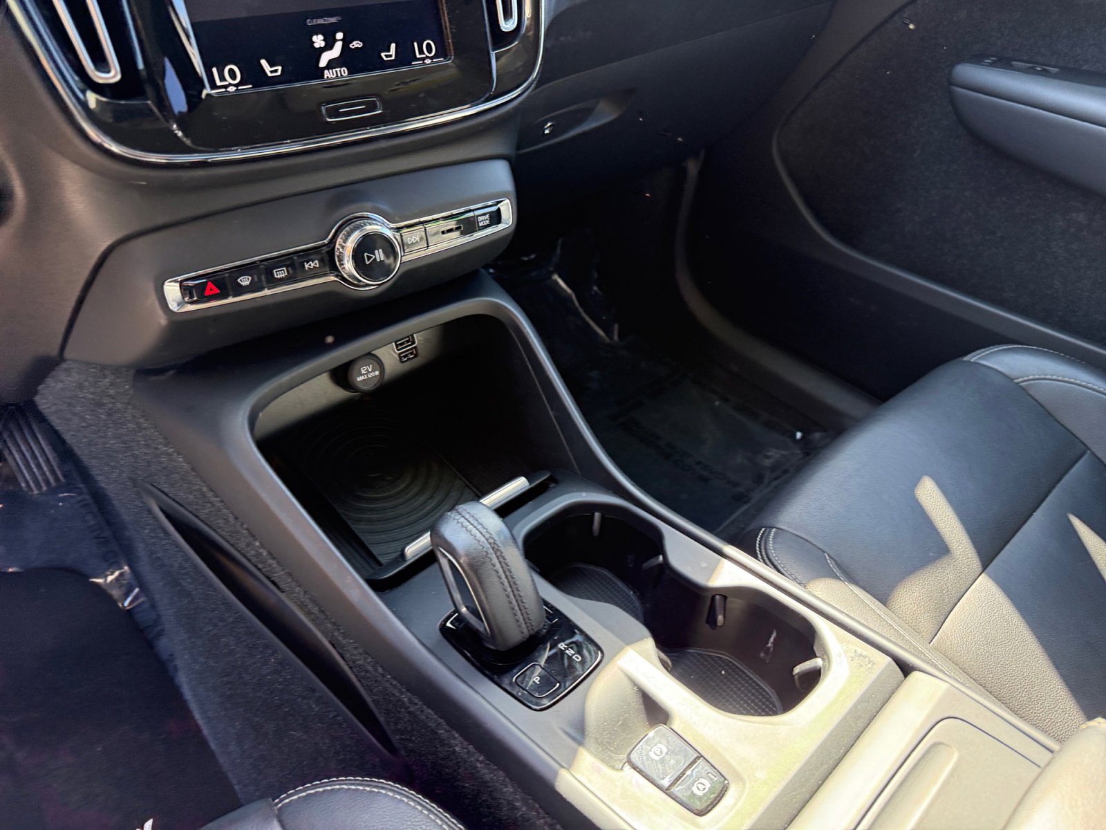 Used 2019 Volvo XC40 T5 Momentum image 13