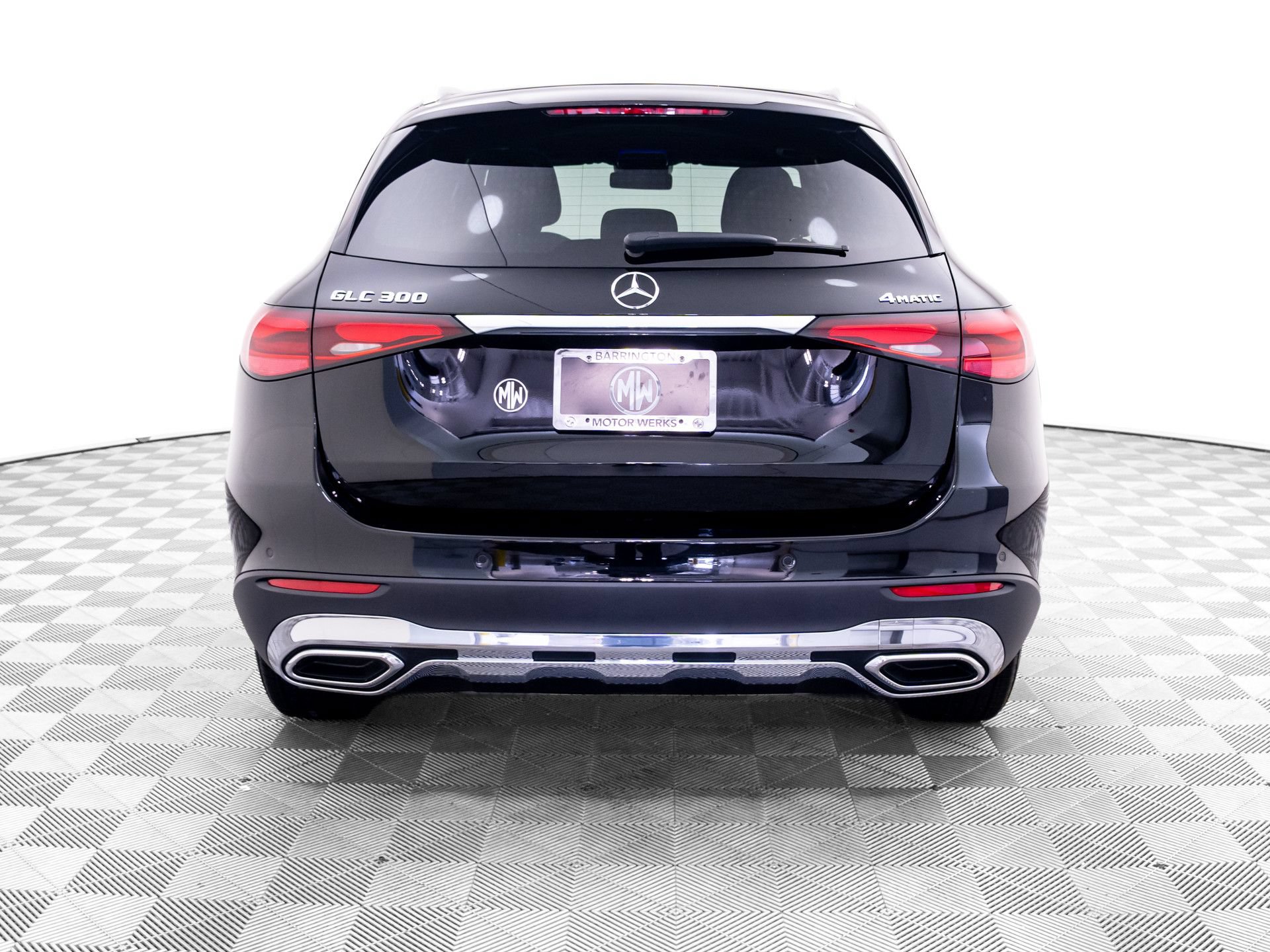 Used 2023 Mercedes-Benz GLC 300 4MATIC w/ Exclusive Trim Package image 4