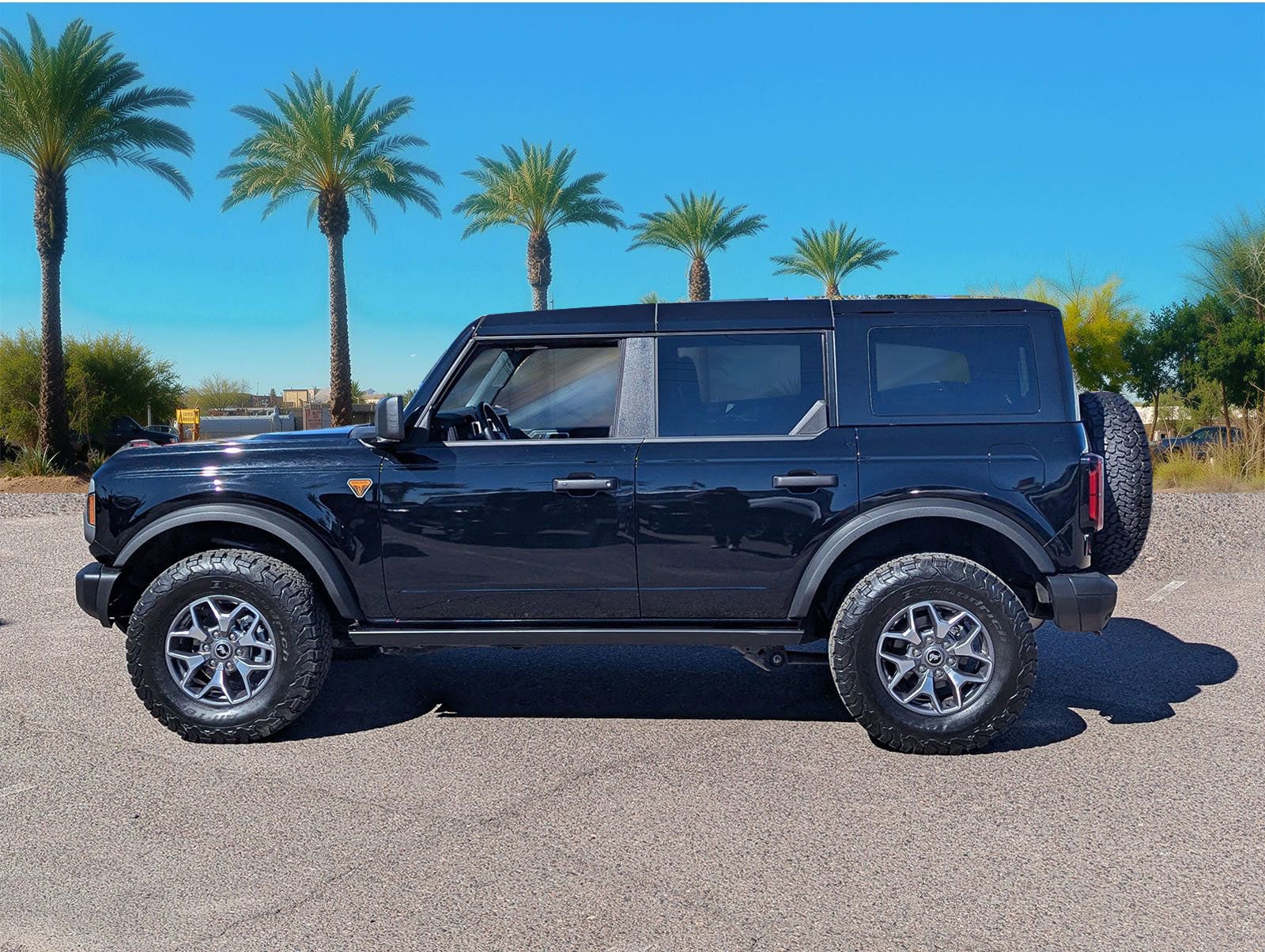 Certified 2025 Ford Bronco Badlands image 3