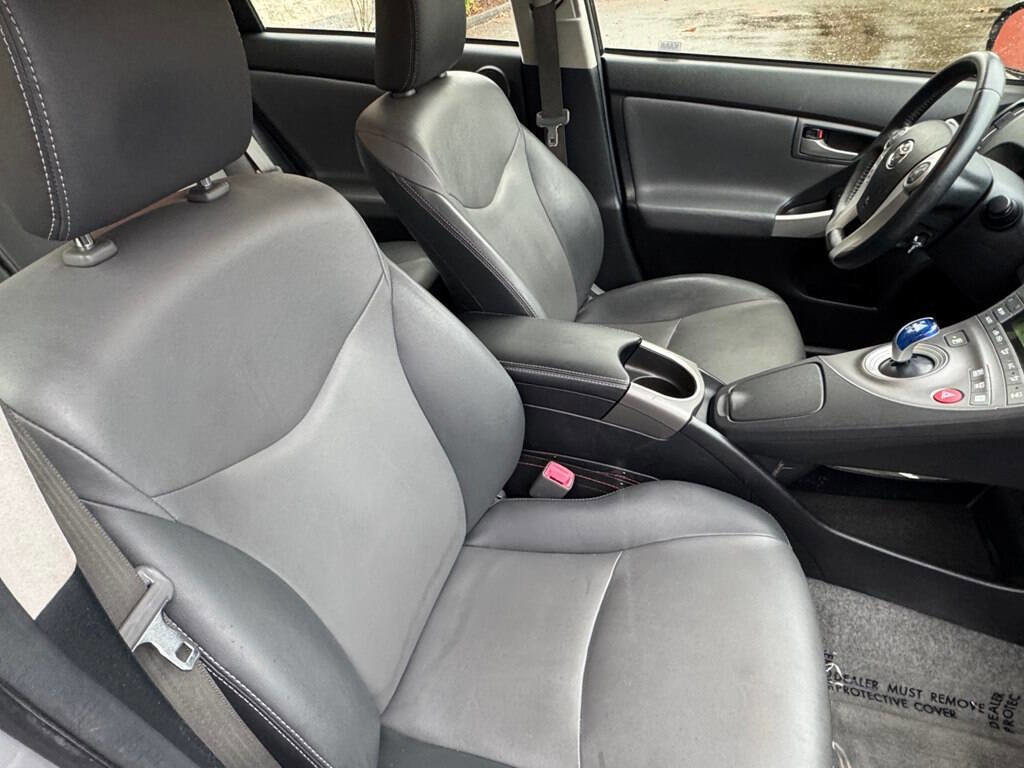 Used 2013 Toyota Prius Five image 19
