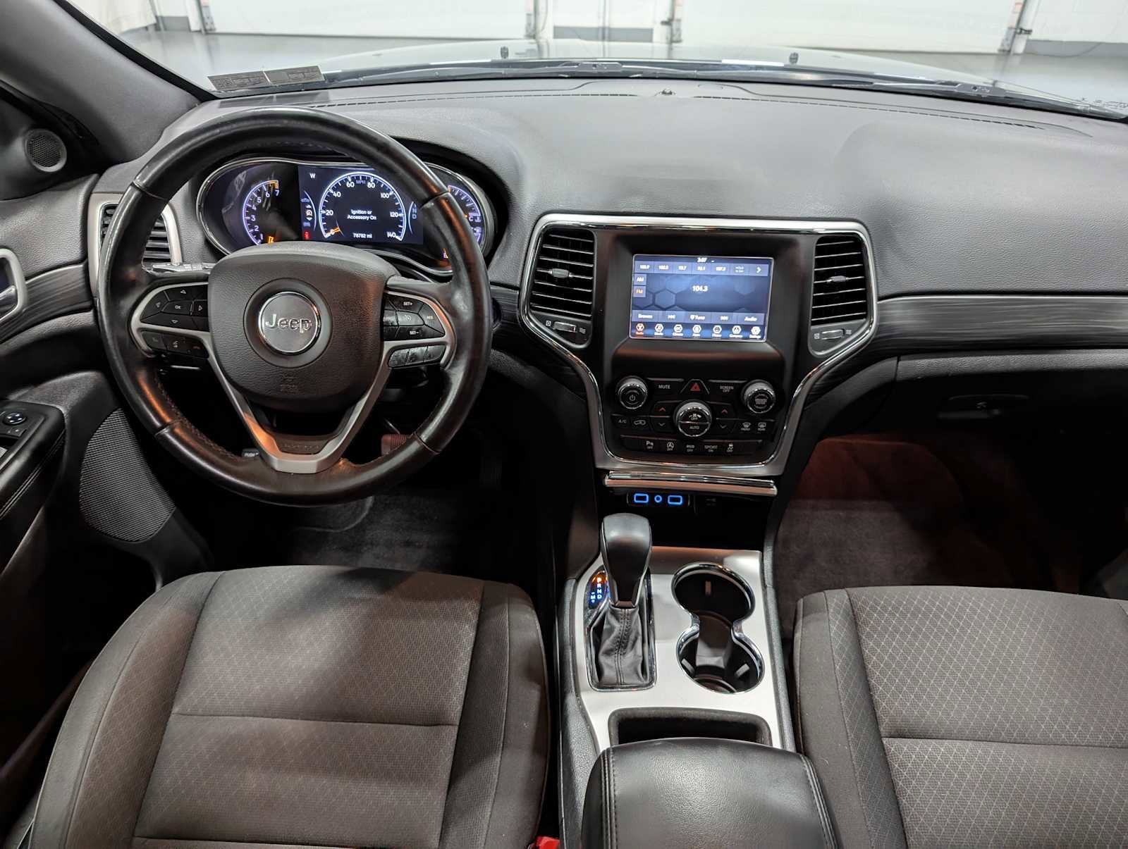 Used 2019 Jeep Grand Cherokee Laredo image 16