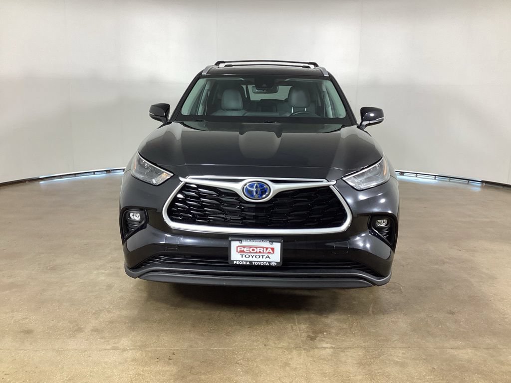 Used 2024 Toyota Highlander XLE AWD/4WD image 2