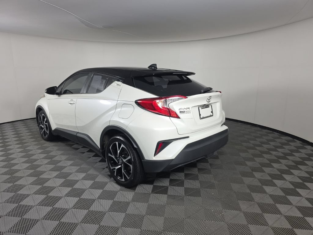 Used 2020 Toyota C-HR XLE FWD image 3