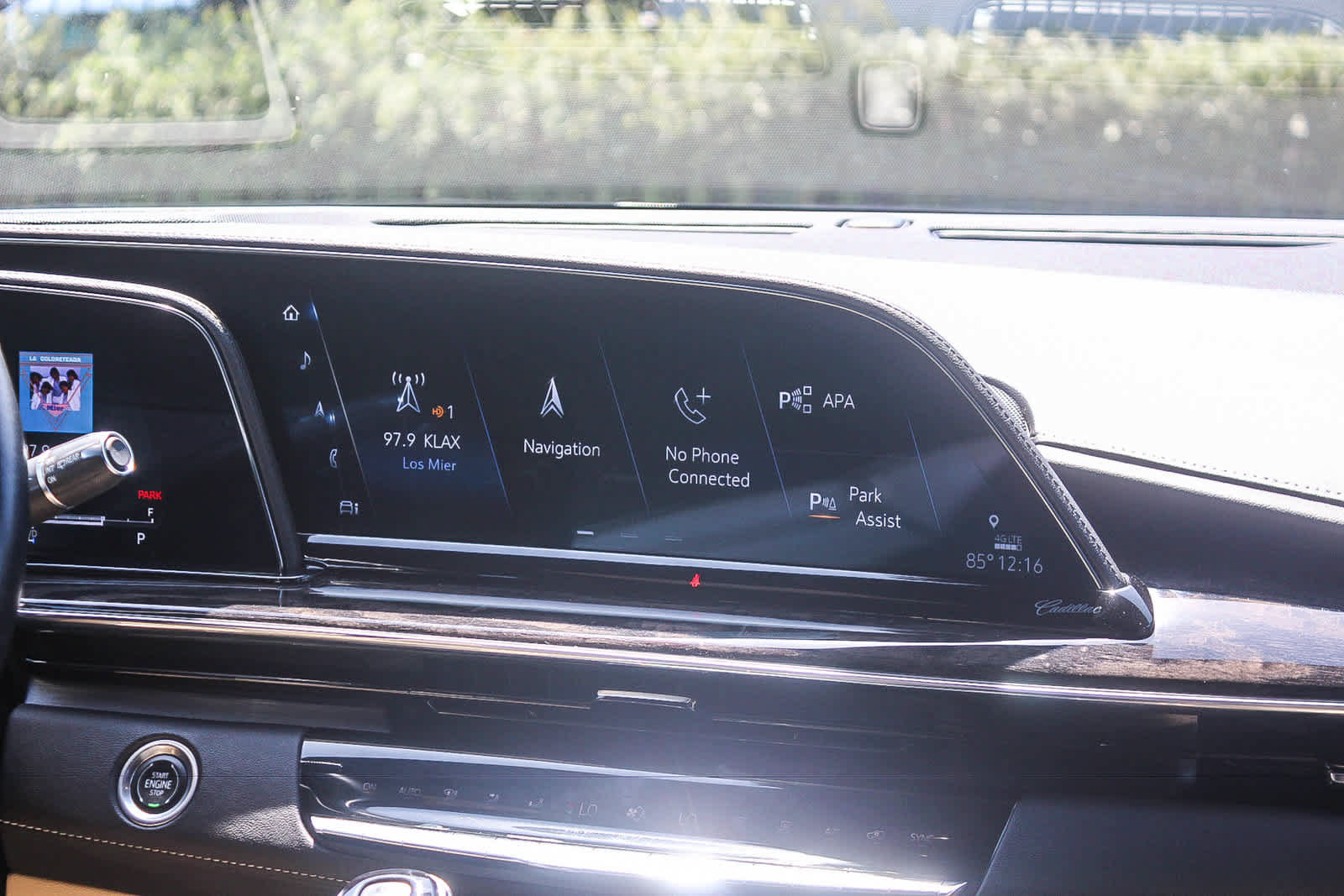 Used 2023 Cadillac Escalade Premium Luxury w/ Performance Package AWD/4WD image 18