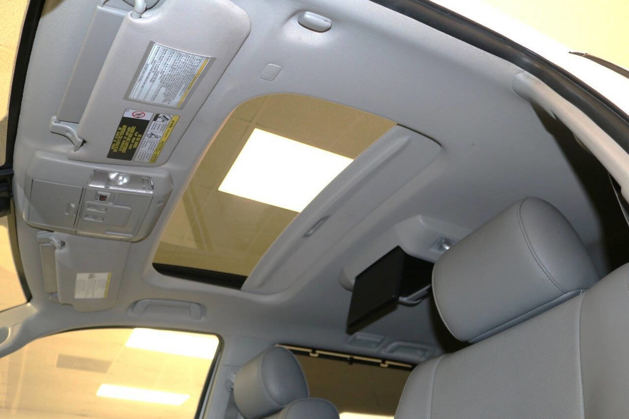 Used 2020 Toyota Sequoia Platinum image 97