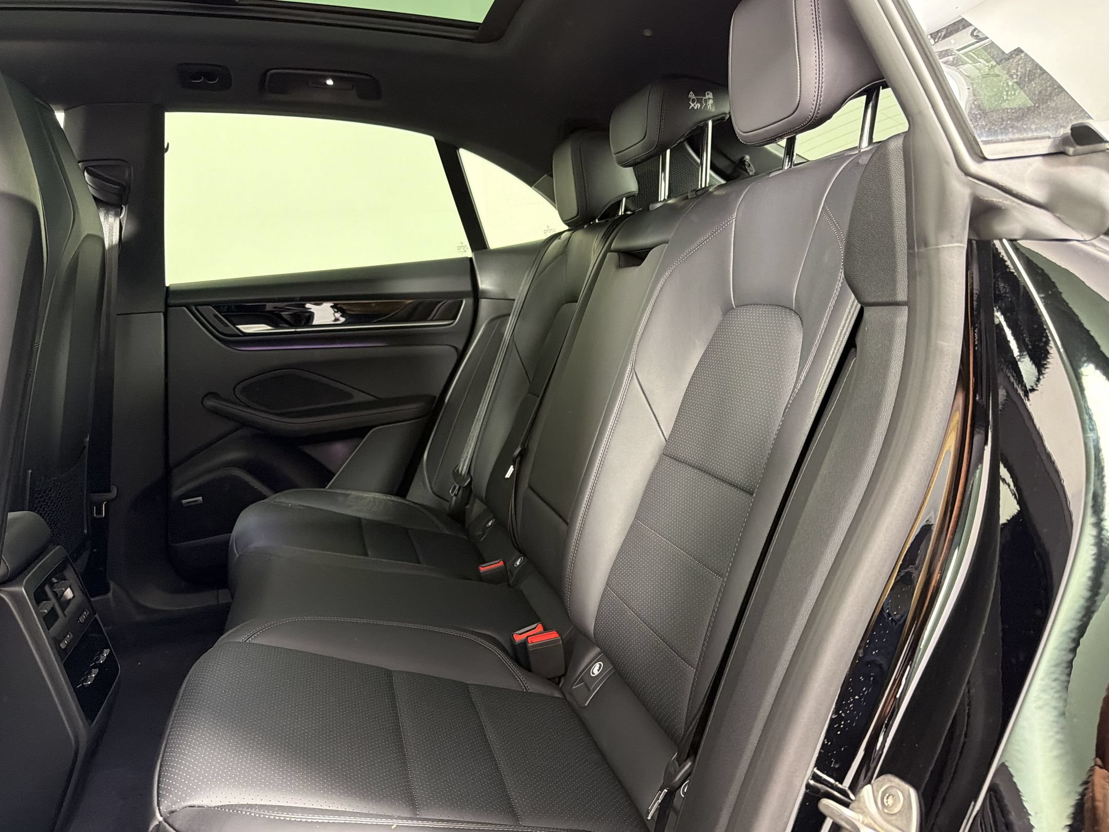 New 2026 Porsche Macan Electric RWD image 24