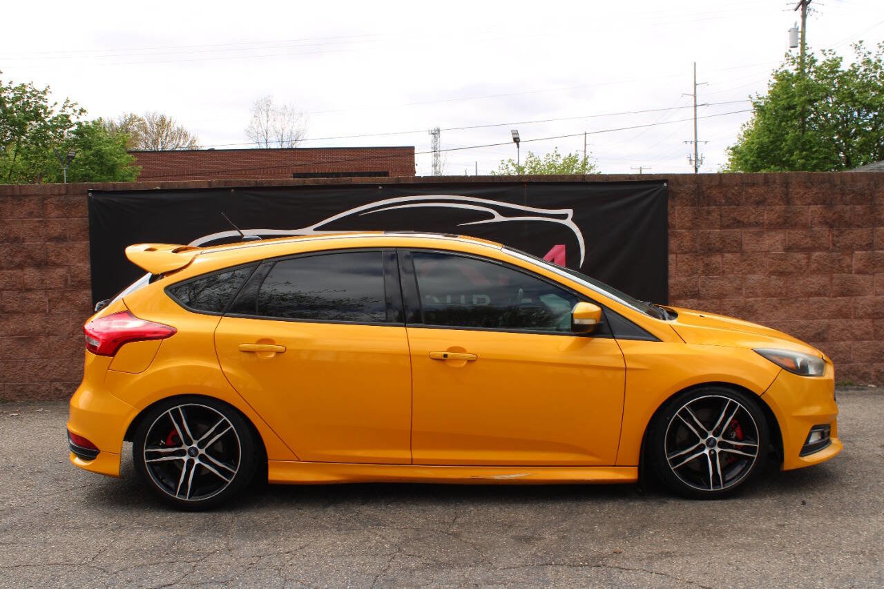 Used 2015 Ford Focus ST w/ Equipment Group 401A FWD image 5