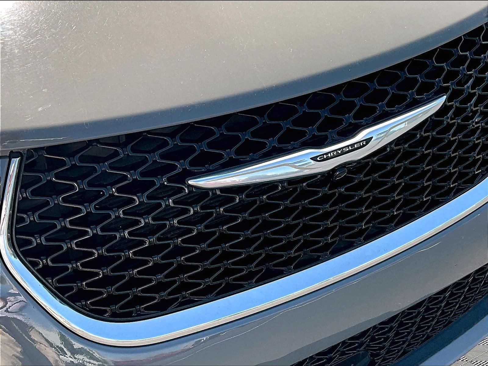 Used 2021 Chrysler Pacifica Touring-L FWD image 29