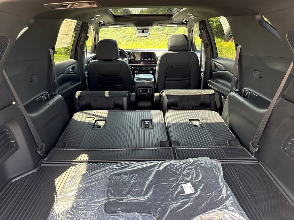 New 2027 Chevrolet Traverse RS w/ LPO, Floor Liner Package AWD/4WD image 64