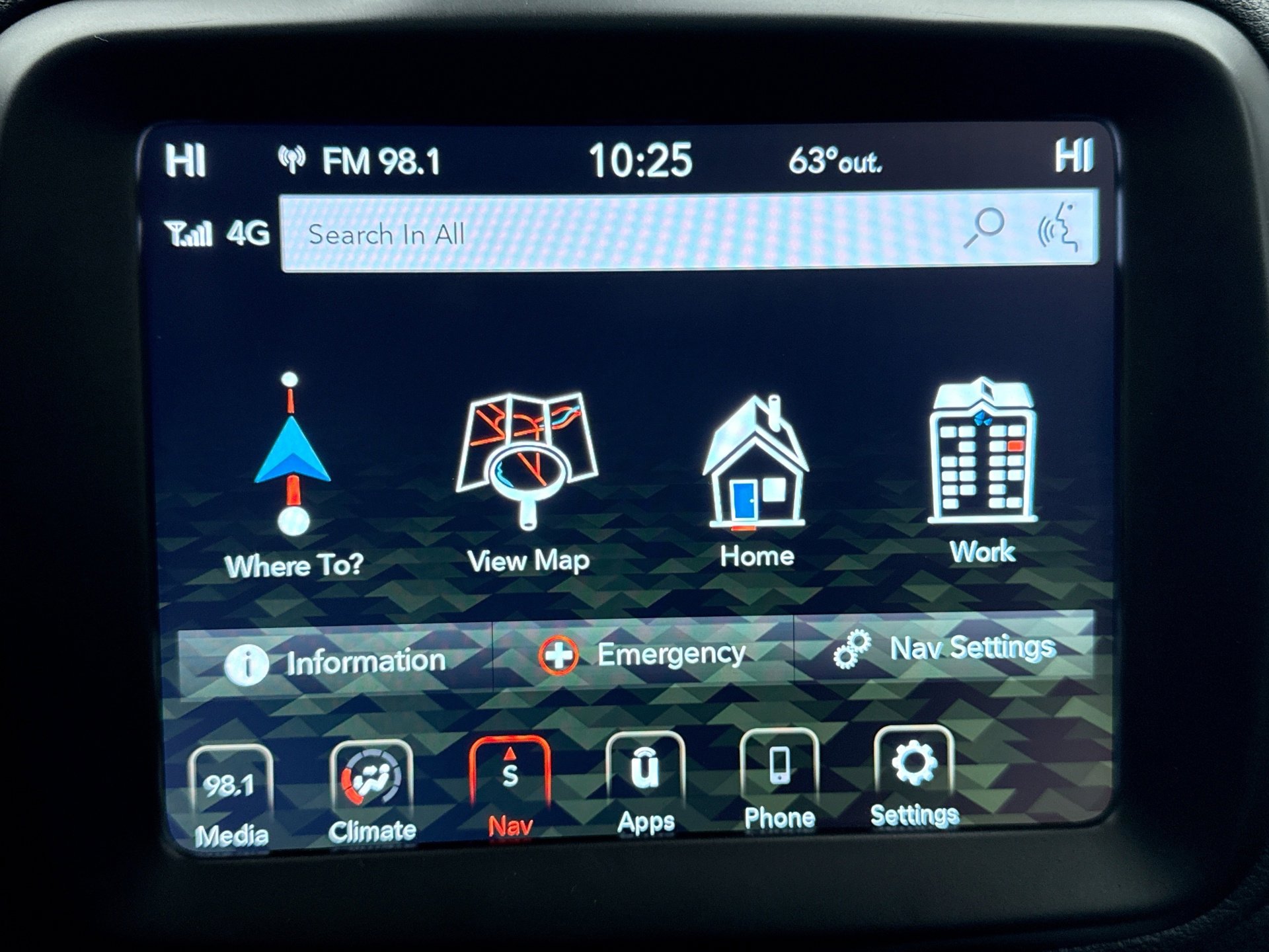 Used 2023 Jeep Renegade Latitude w/ Sun & Fun Group AWD/4WD image 15