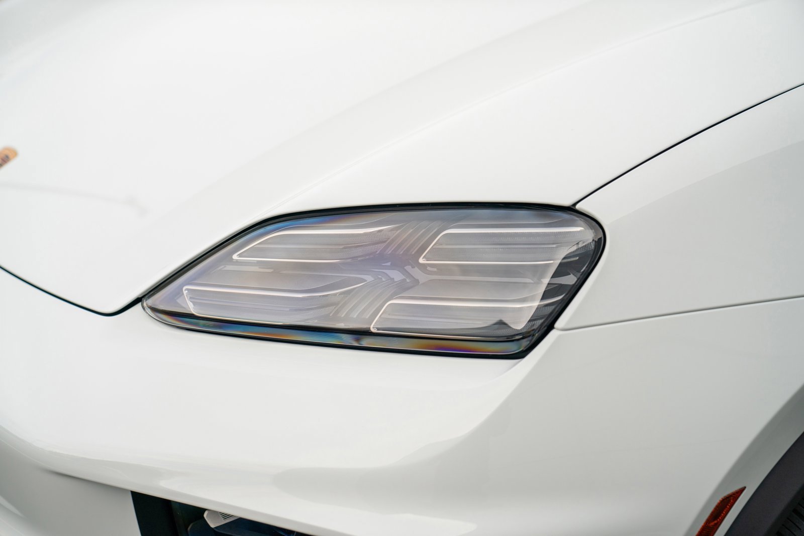 Certified 2025 Porsche Macan Electric image 29