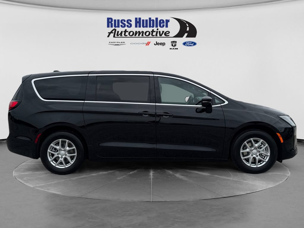 New 2027 Chrysler Pacifica Select FWD image 8