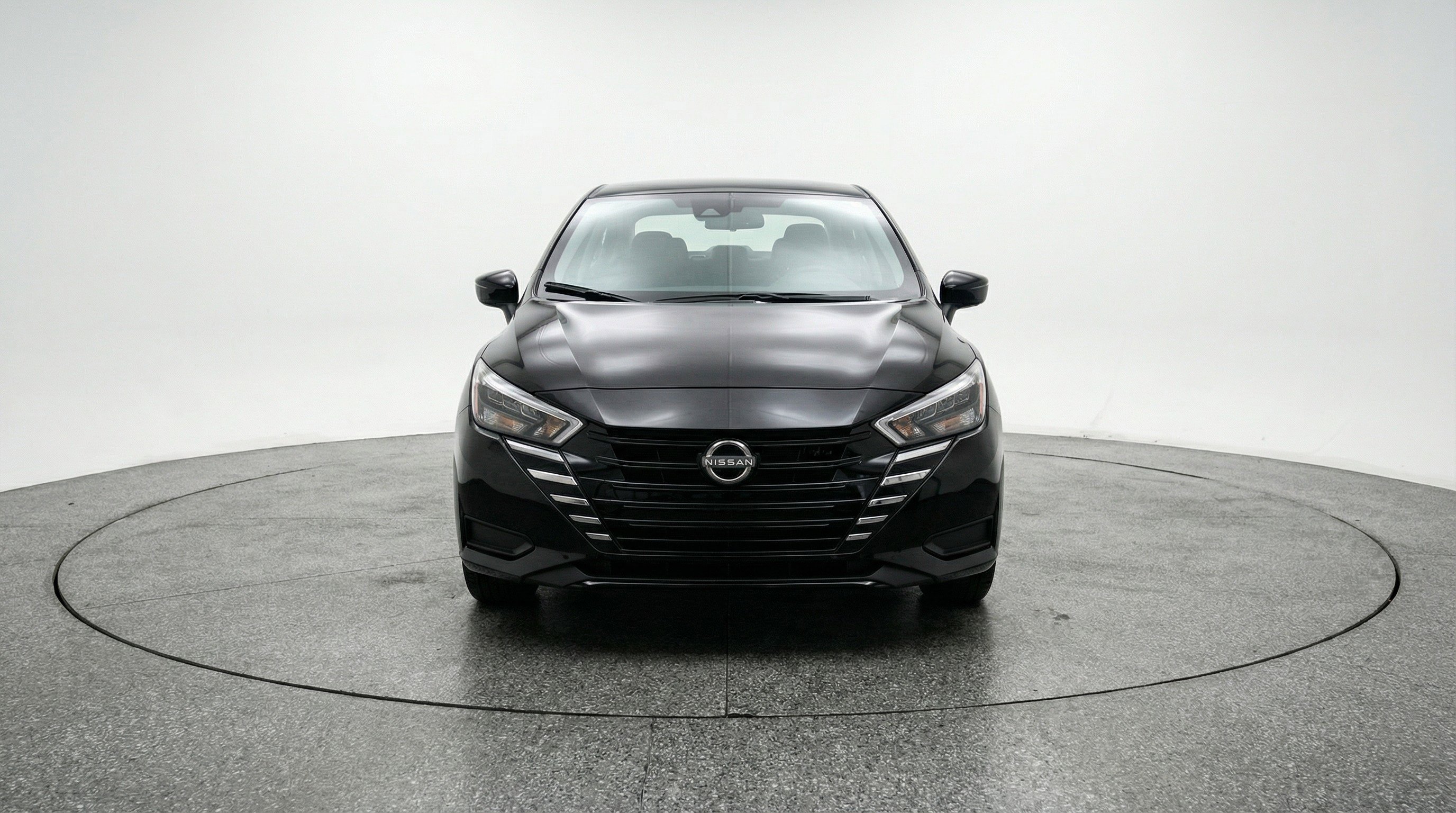 Used 2025 Nissan Versa SV image 2