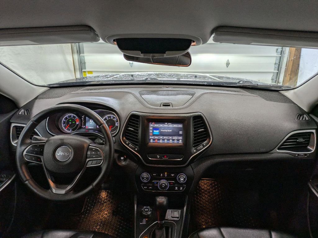 Used 2019 Jeep Cherokee Latitude Plus w/ Cold Weather Group image 4