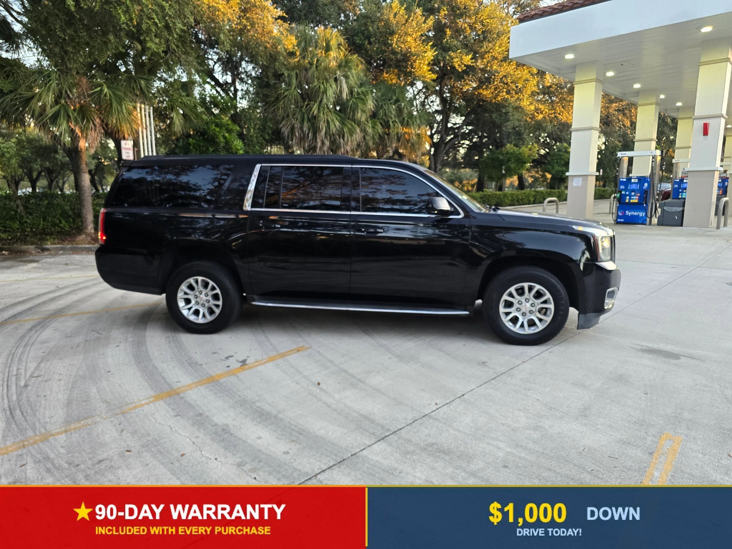 Used 2017 GMC Yukon XL SLT image 3