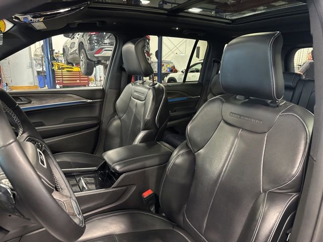 Used 2022 Jeep Grand Cherokee Overland image 14
