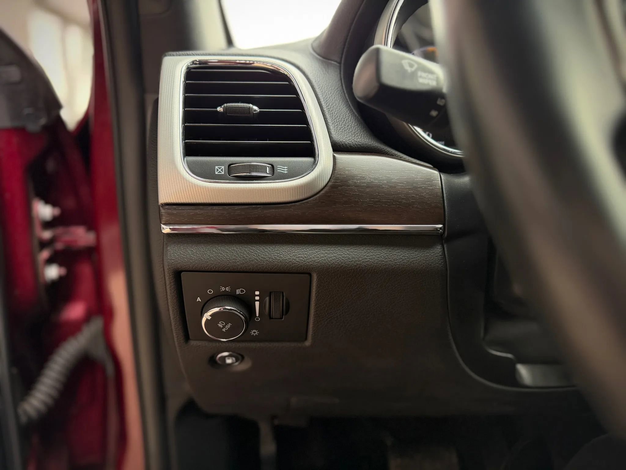 Used 2018 Jeep Grand Cherokee Limited image 9