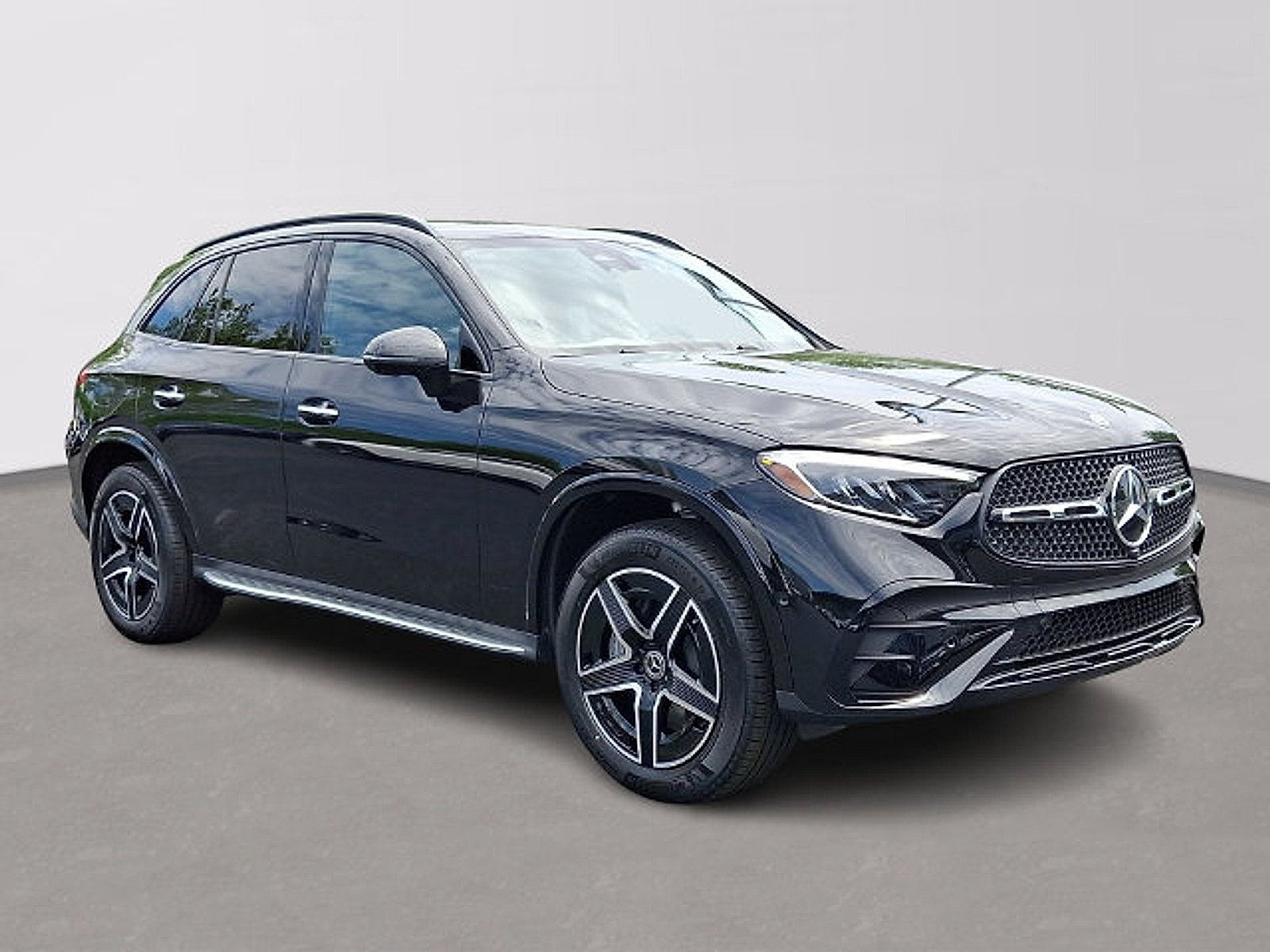 Used 2026 Mercedes-Benz GLC 300 4MATIC image 3