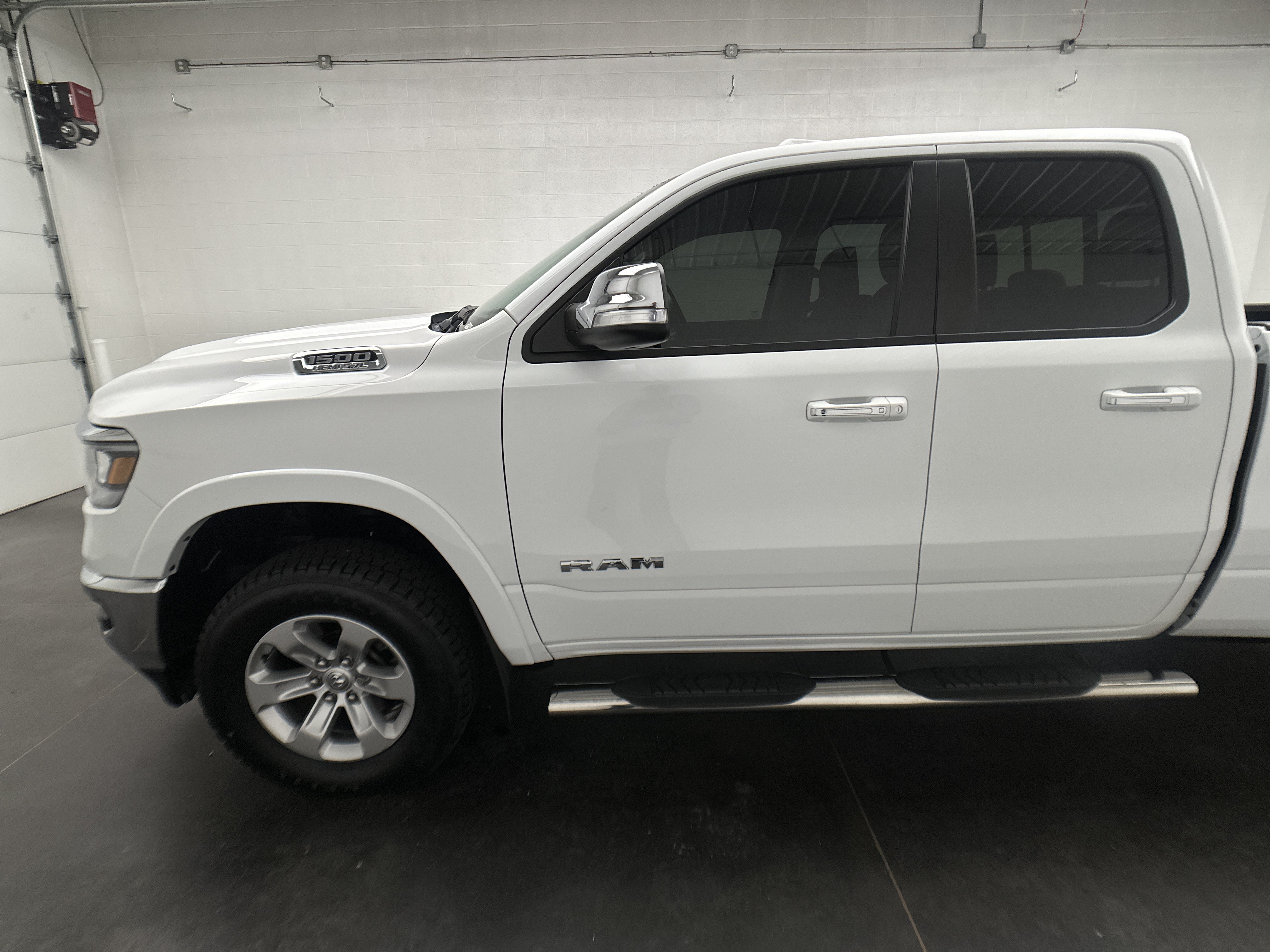 Used 2020 RAM 1500 Laramie AWD/4WD image 5