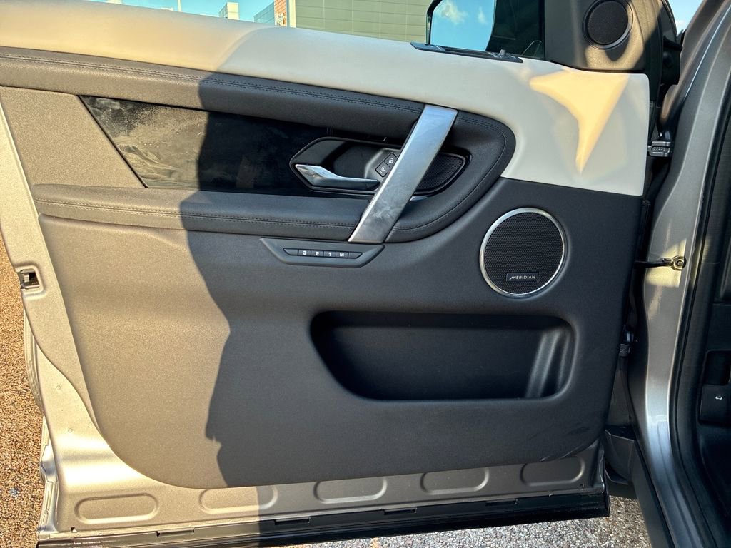 Used 2024 Land Rover Discovery Sport S image 10