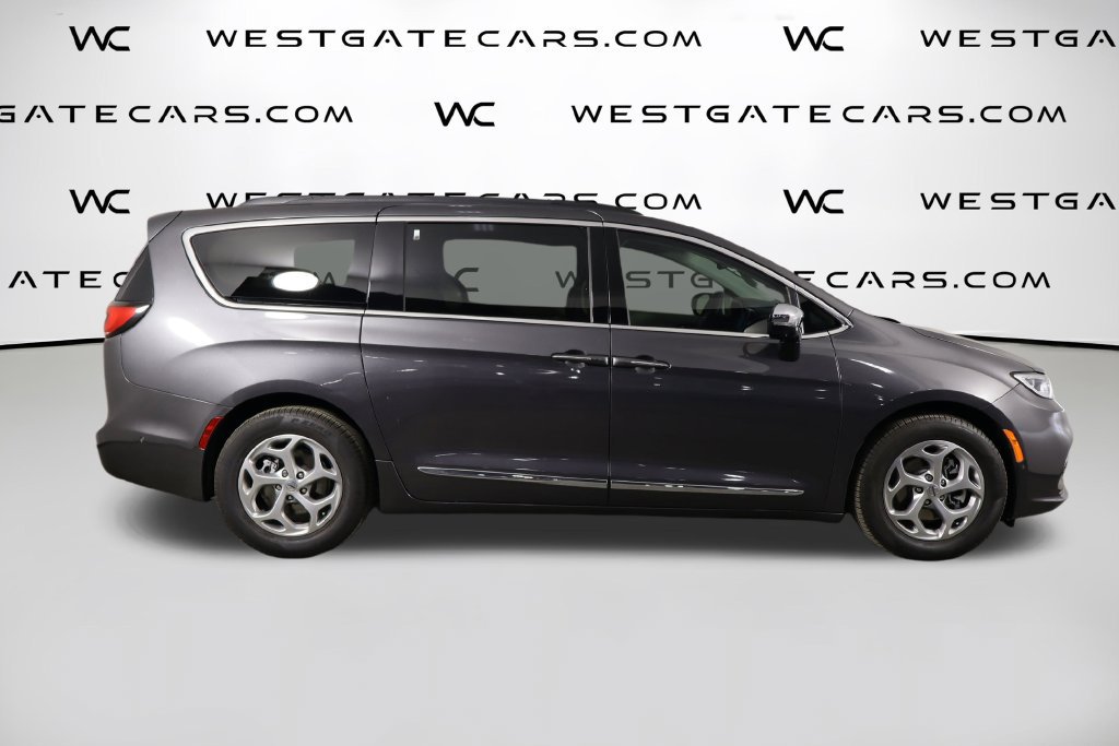 Used 2023 Chrysler Pacifica Limited FWD image 47
