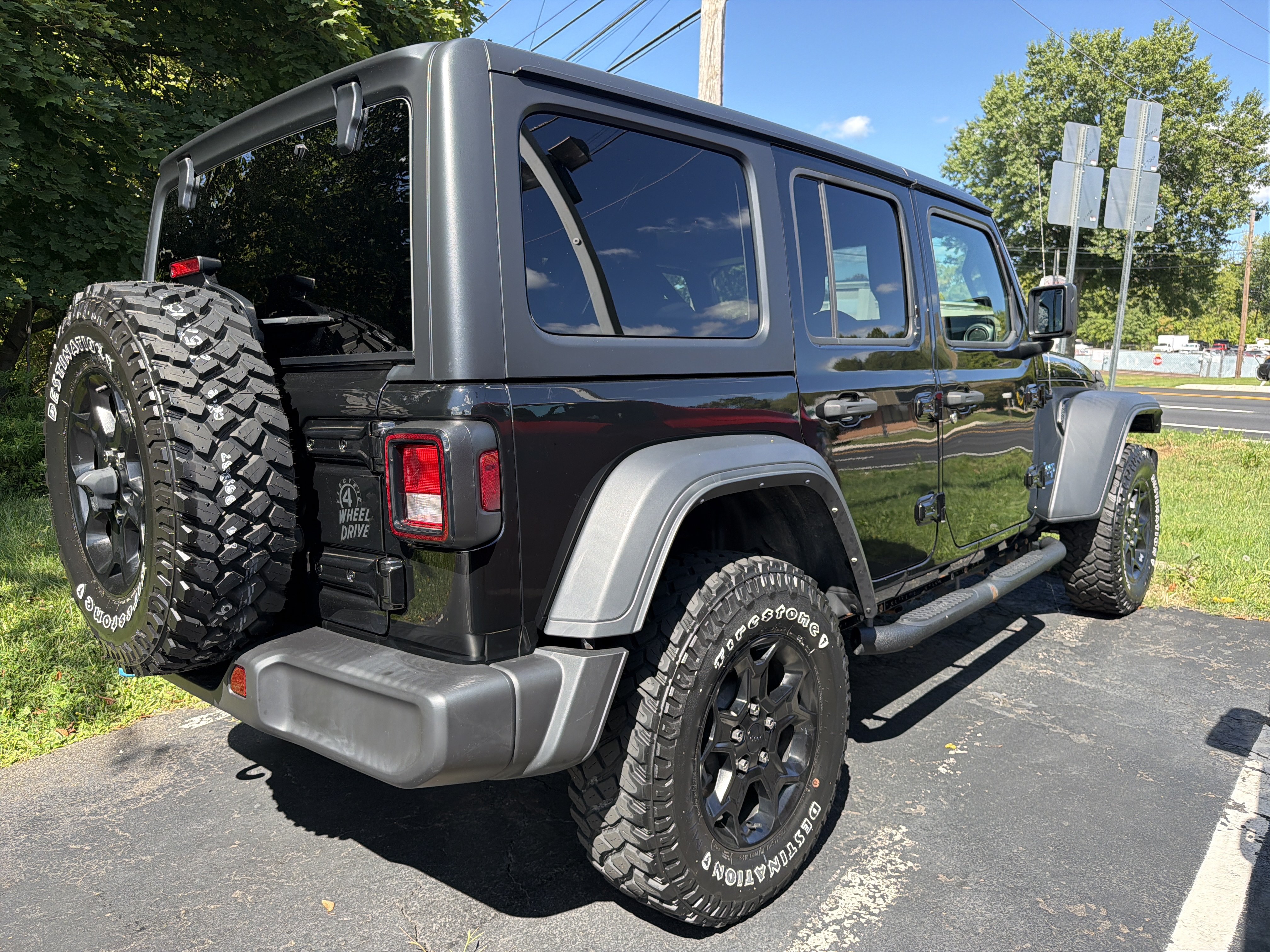 Used 2023 Jeep Wrangler Unlimited w/ Cold Weather Group AWD/4WD image 7
