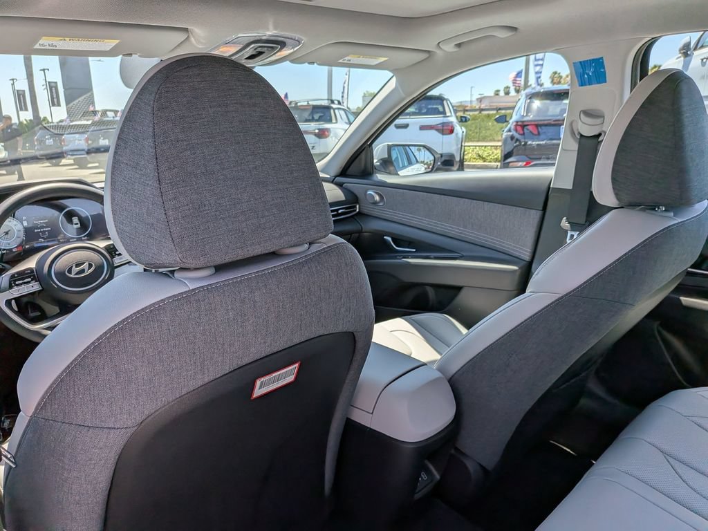 Certified 2026 Hyundai Elantra Limited FWD image 29