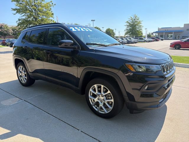 Used 2024 Jeep Compass Latitude AWD/4WD image 7