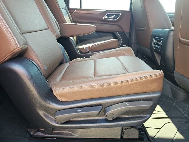 Used 2023 Chevrolet Suburban High Country image 15