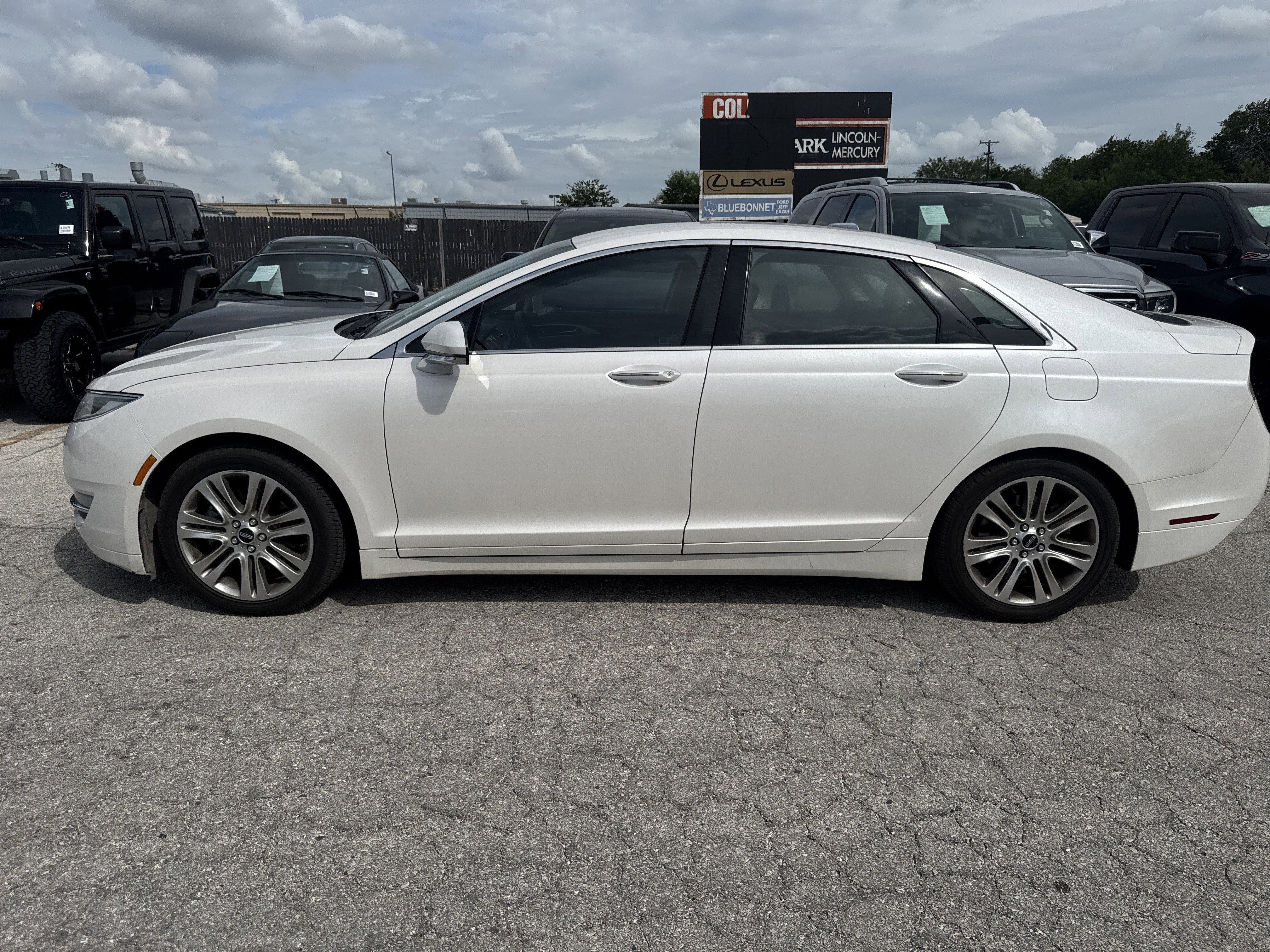 Used 2015 Lincoln MKZ w/ Equipment Group 101A Select FWD image 2