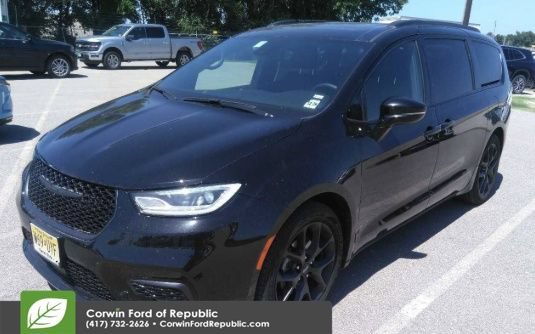 Used 2025 Chrysler Pacifica Limited