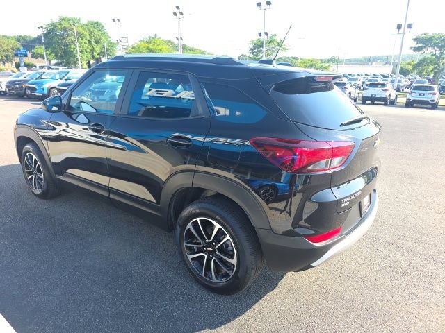 Used 2025 Chevrolet TrailBlazer LT AWD/4WD image 4