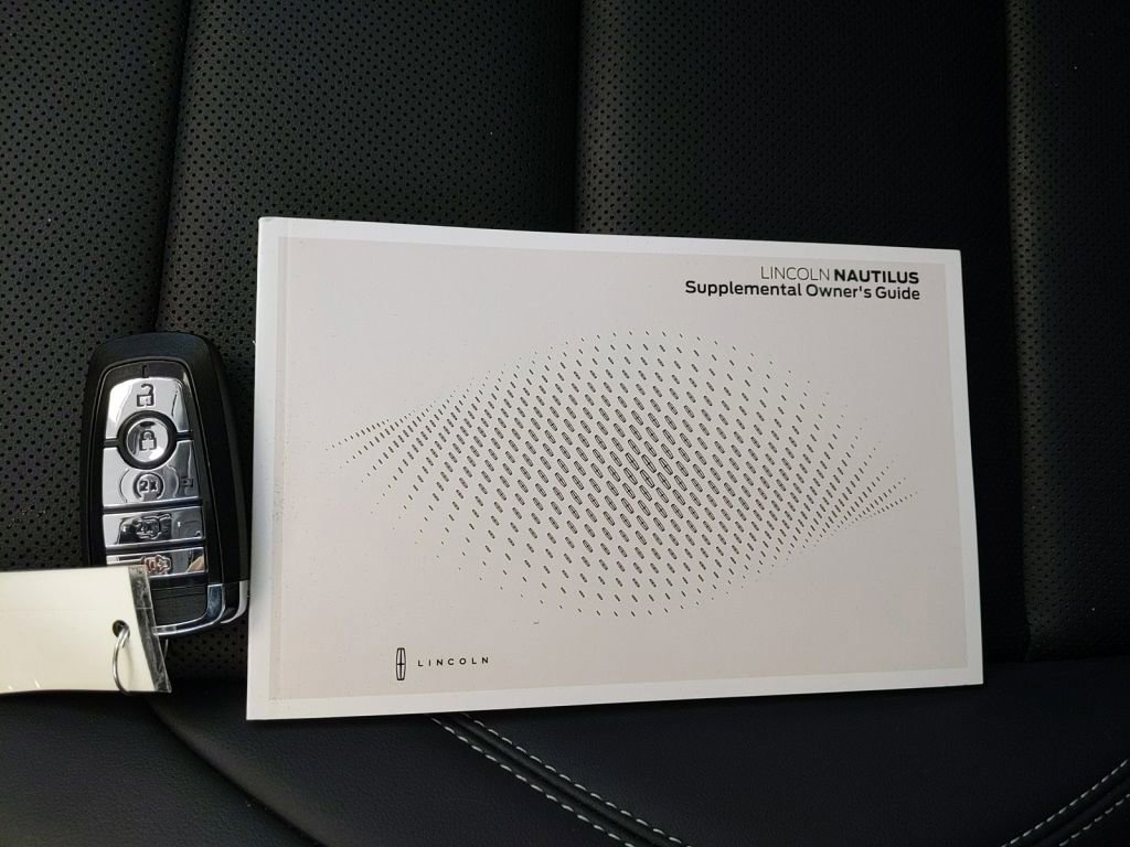 Certified 2025 Lincoln Nautilus Premier AWD/4WD image 28