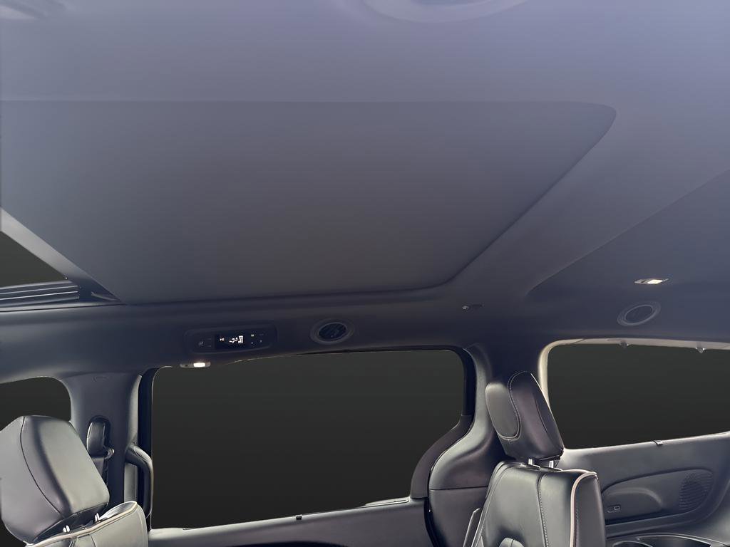 Used 2025 Chrysler Pacifica Limited image 28