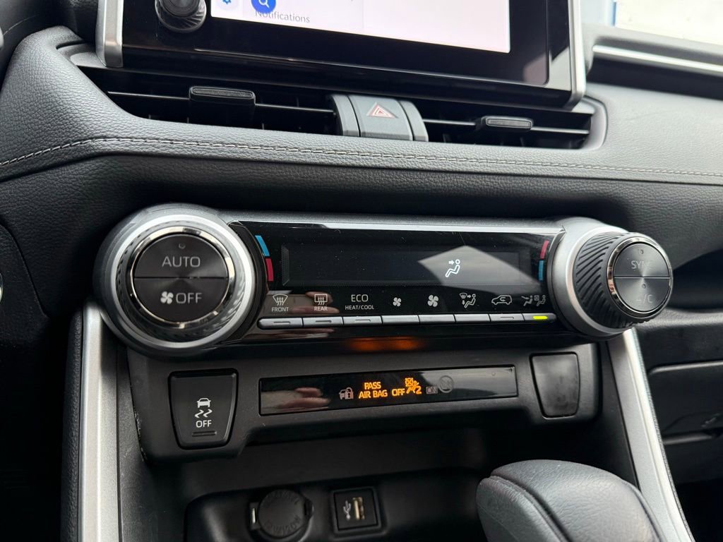 Used 2025 Toyota RAV4 XLE image 18