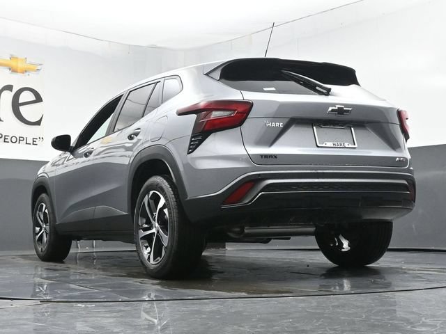 New 2026 Chevrolet Trax RS w/ Sunroof Package FWD image 5