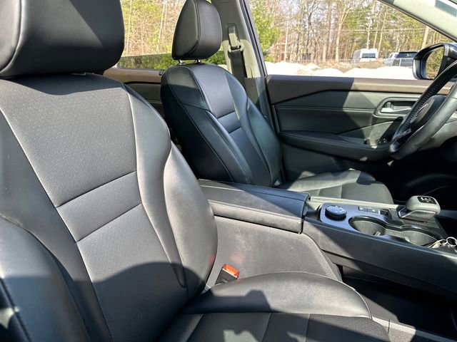 Used 2023 Nissan Rogue SV w/ SV Premium B Package image 17