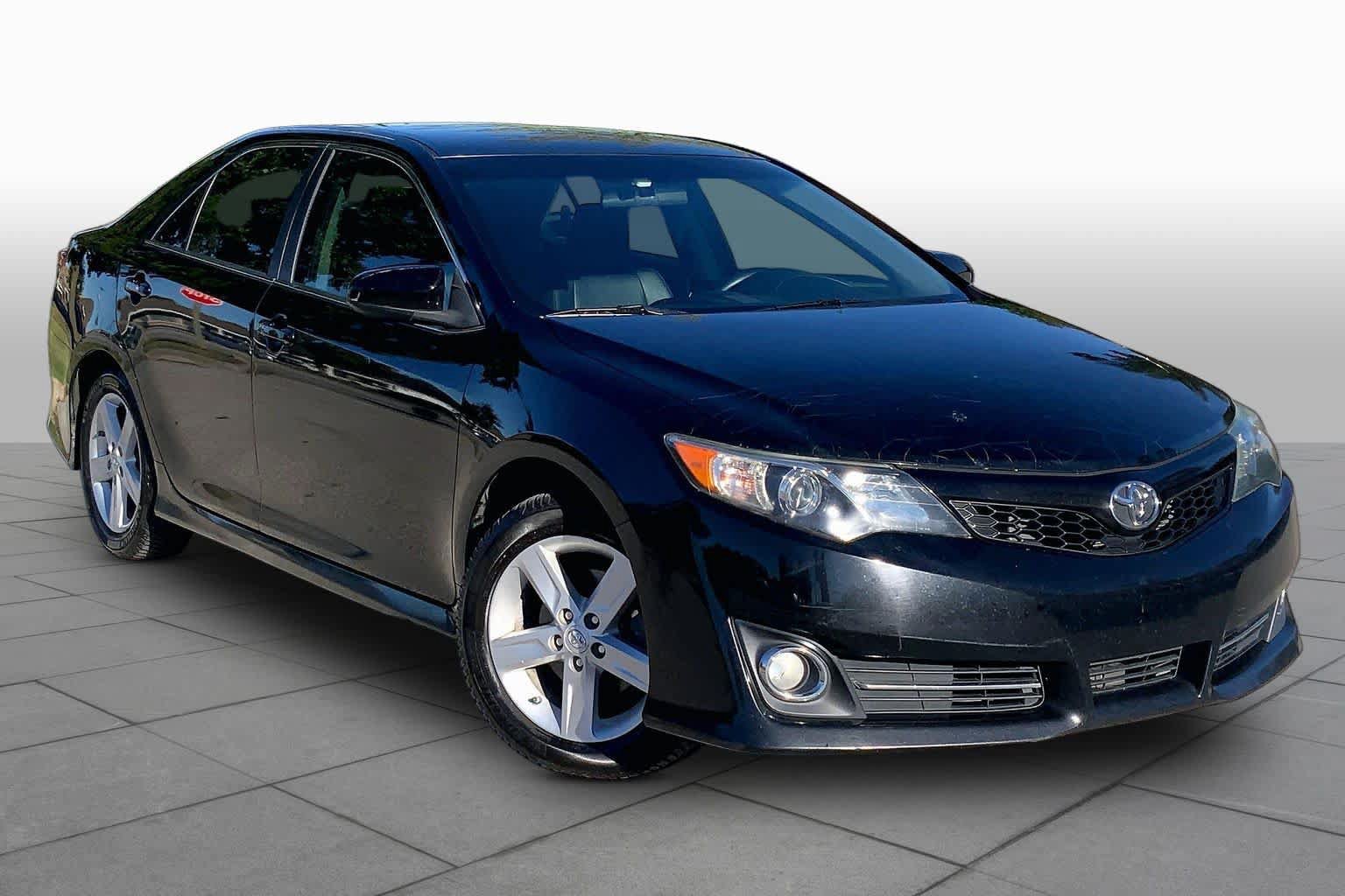 Used 2013 Toyota Camry SE FWD image 3