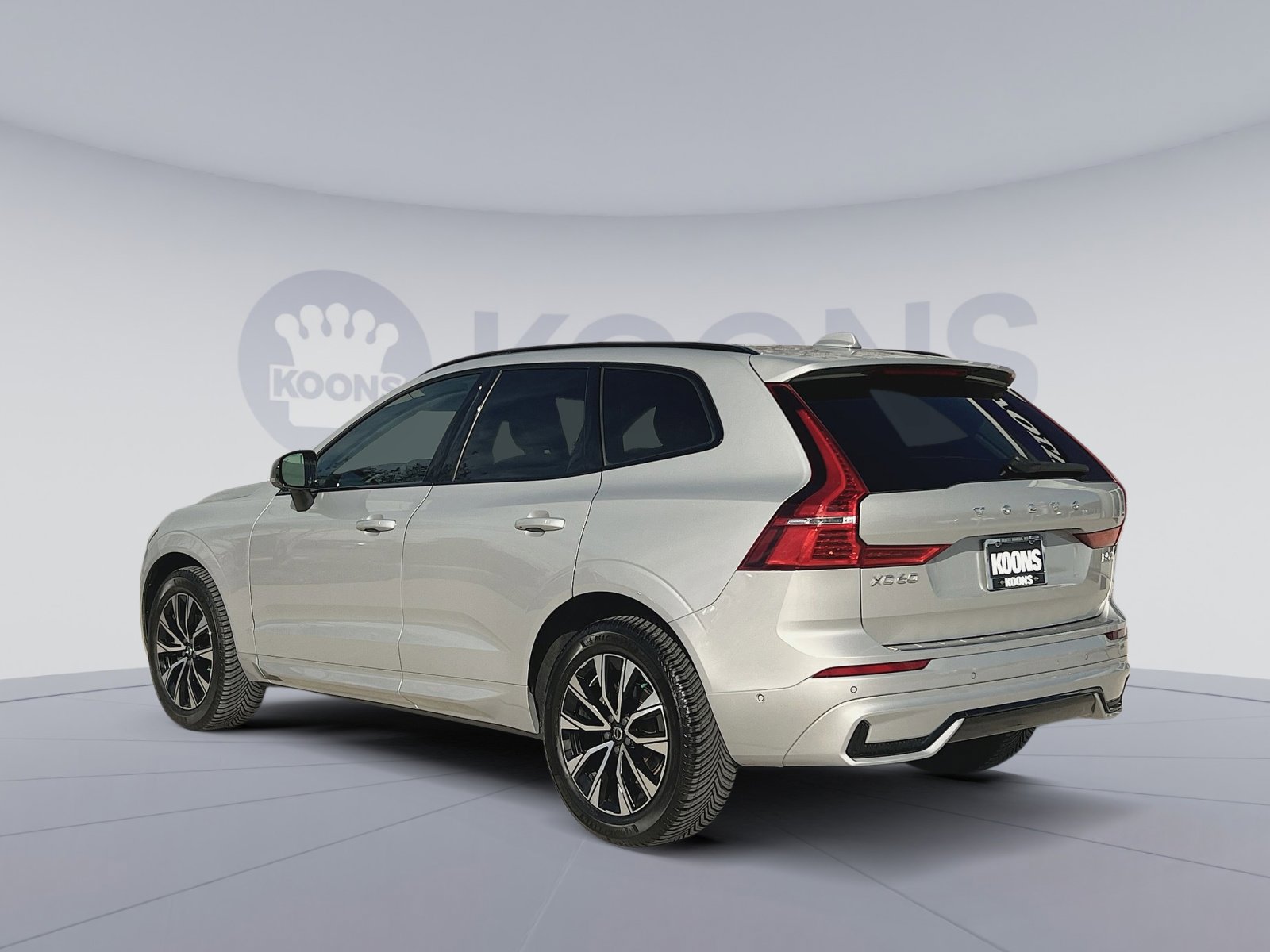 Used 2023 Volvo XC60 B5 Plus w/ Protection Package Premier image 4