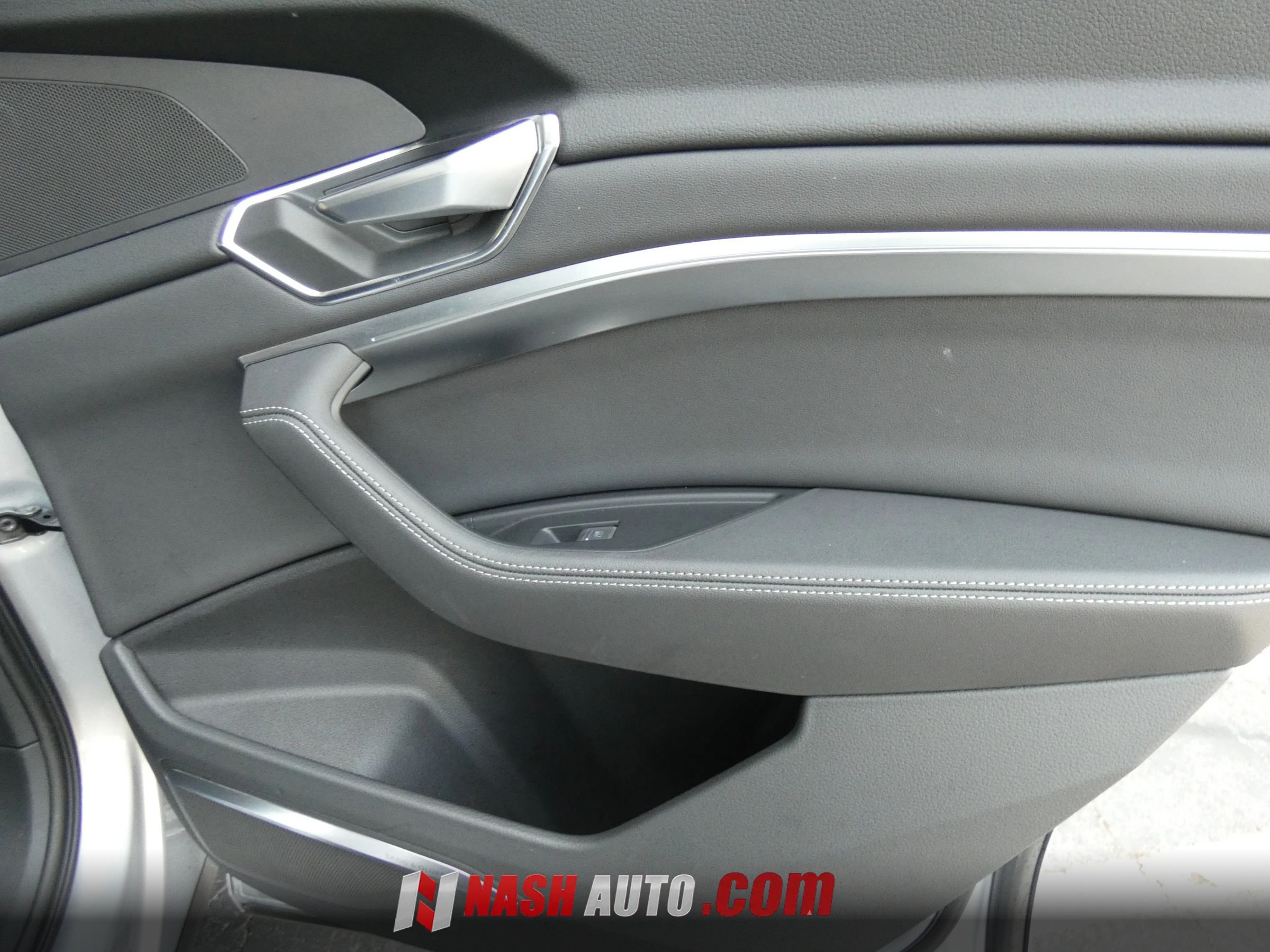 Used 2021 Audi e-tron Premium Plus AWD/4WD image 39