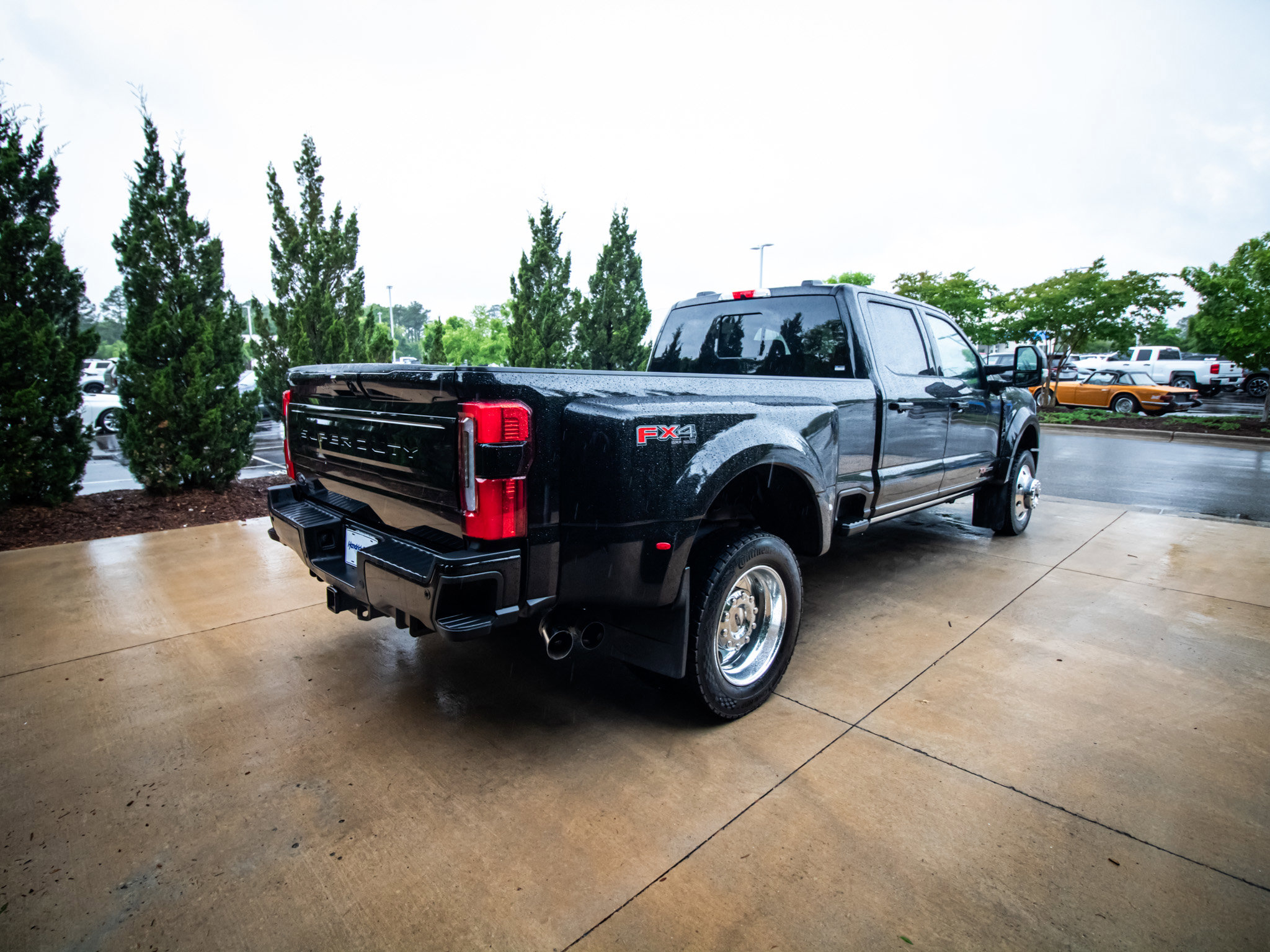 Used 2025 Ford F450 Platinum w/ FX4 Off-Road Package AWD/4WD image 10