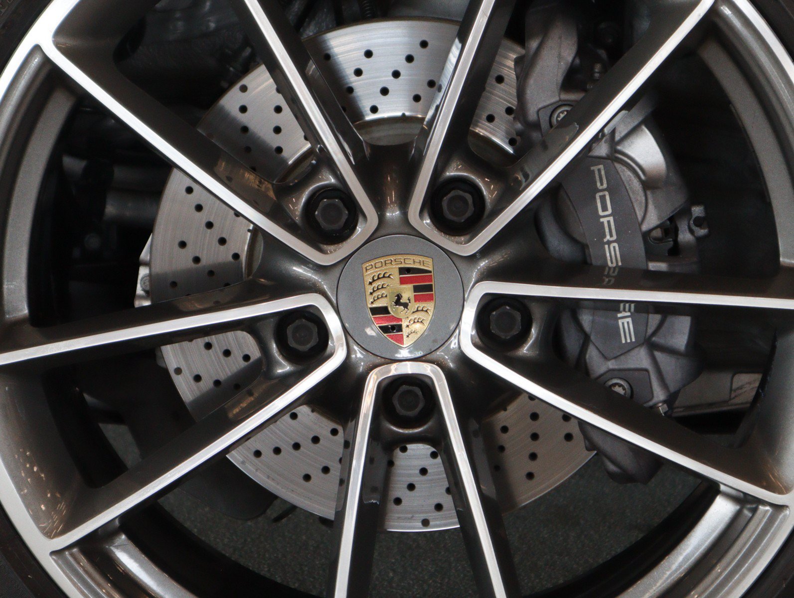 Used 2023 Porsche 911 Carrera w/ Premium Package RWD image 13