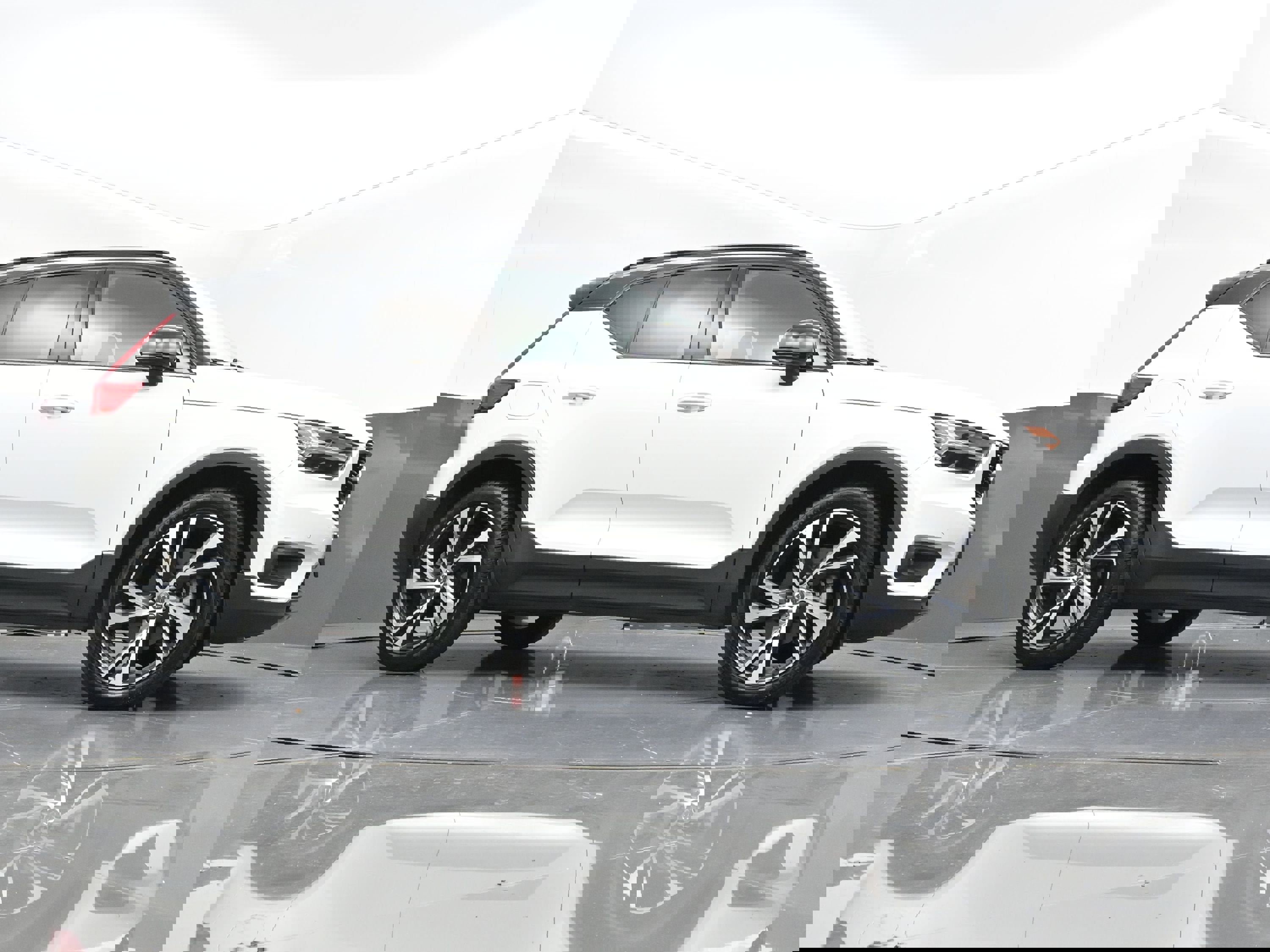 Used 2022 Volvo XC40 T5 R-Design image 40