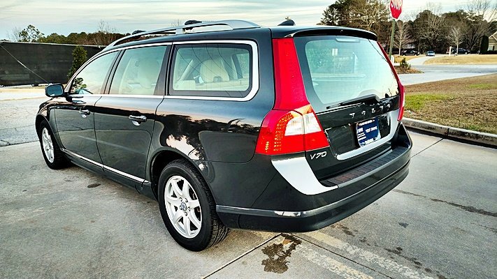 Used 2010 Volvo V70 image 7