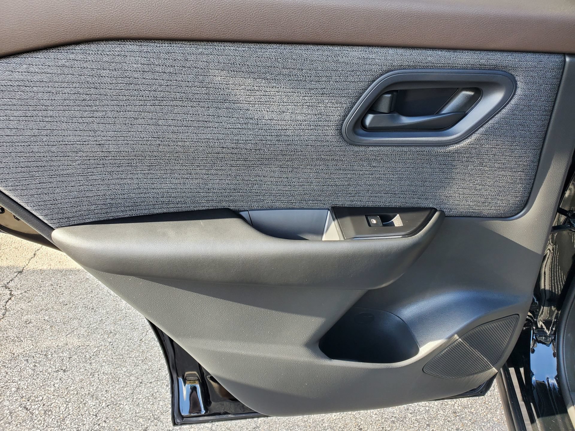 Used 2023 Nissan Rogue S AWD/4WD image 9