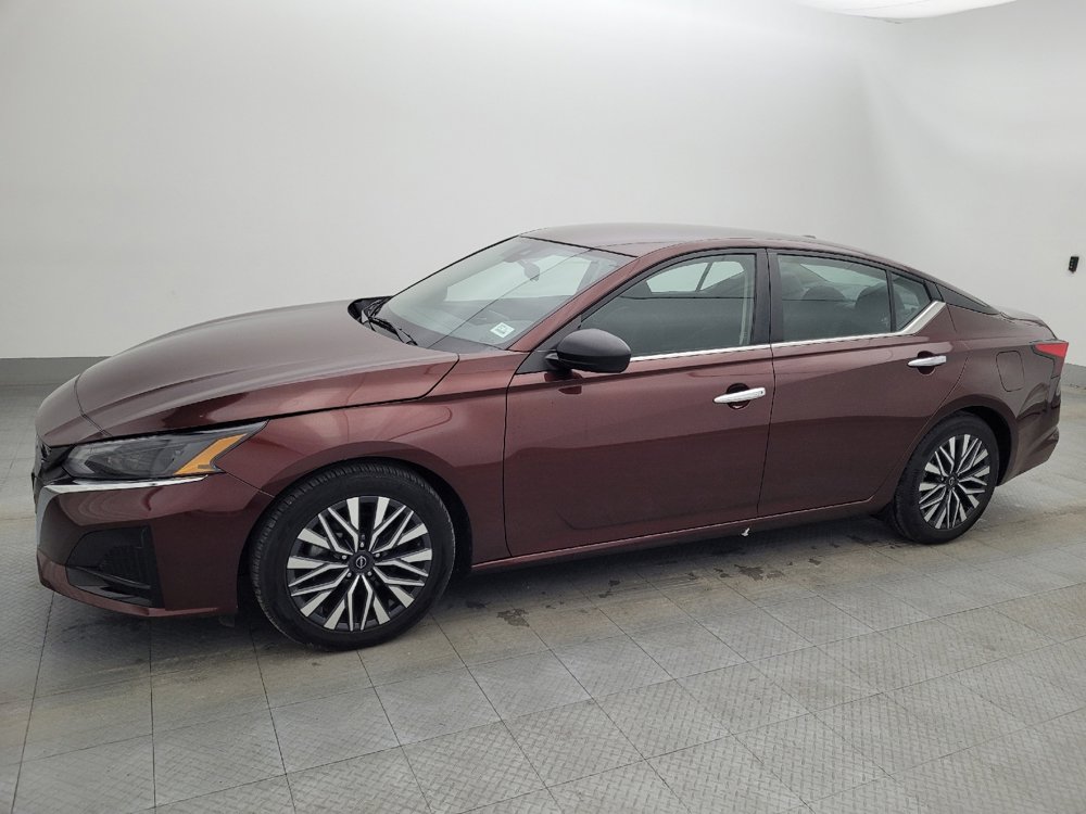 Used 2024 Nissan Altima 2.5 SV image 2