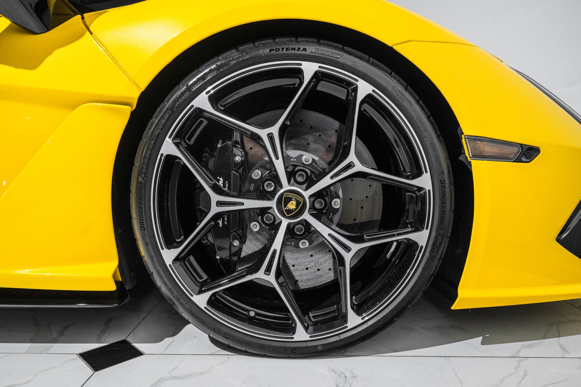 Used 2024 Lamborghini Revuelto image 15