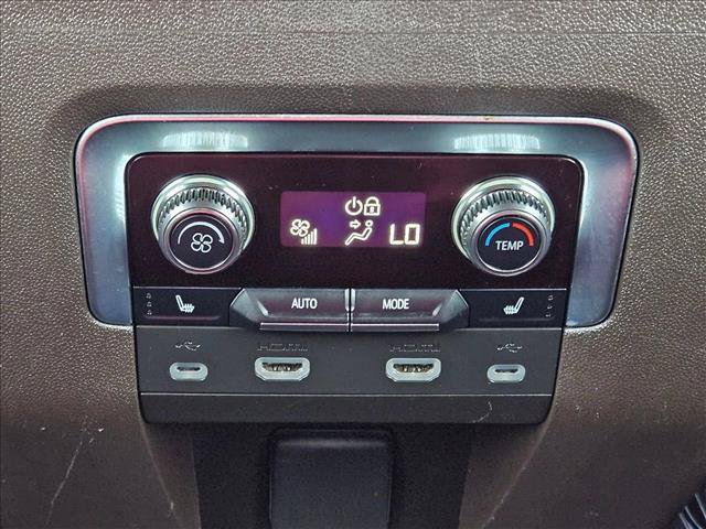 Used 2021 GMC Yukon XL SLT w/ SLT Premium Package RWD image 19