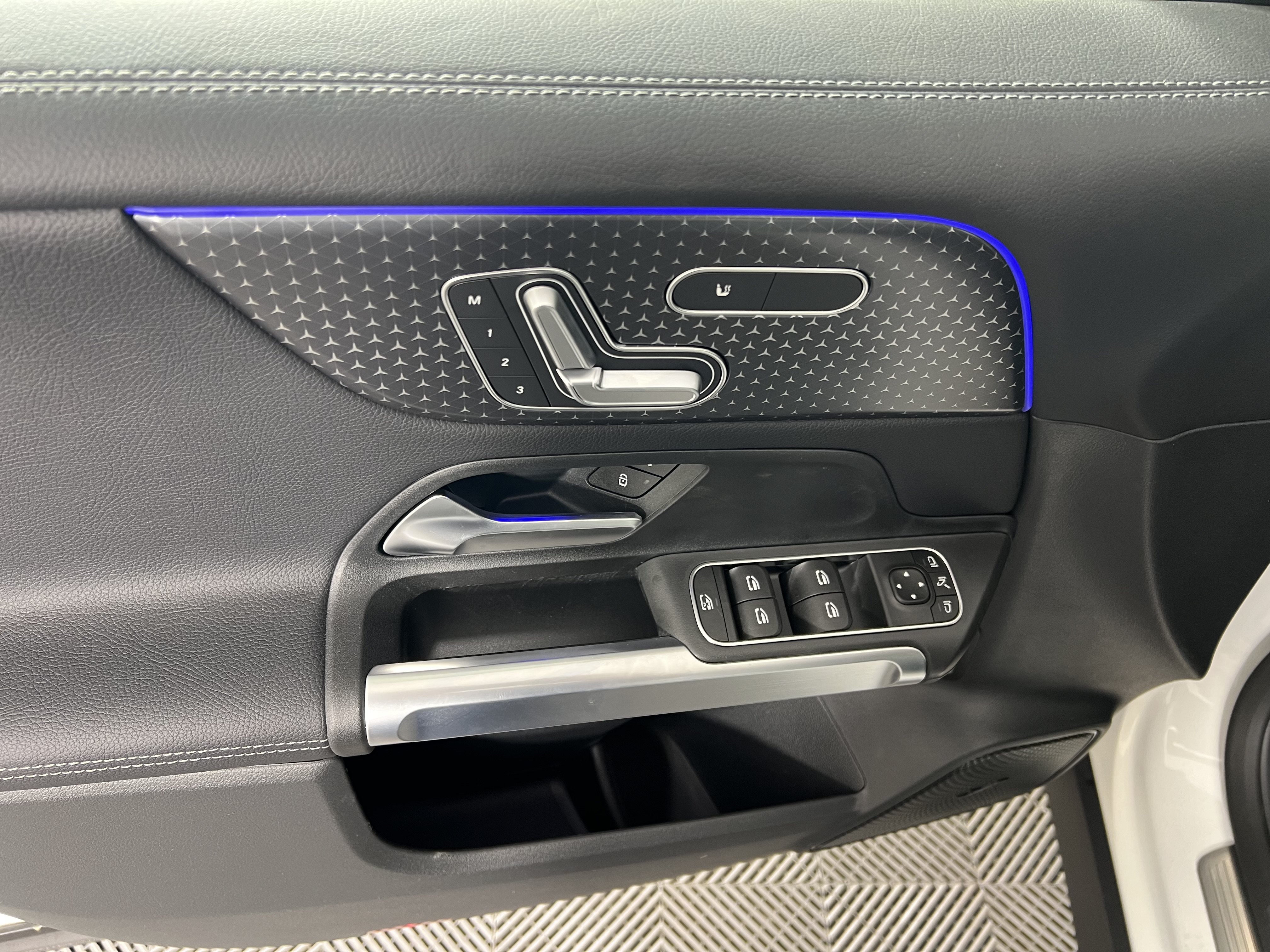 Used 2026 Mercedes-Benz GLB 250 4MATIC image 19
