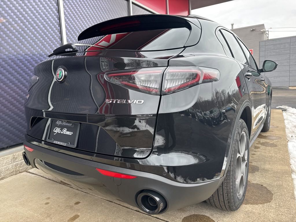New 2026 Alfa Romeo Stelvio Sprint image 3